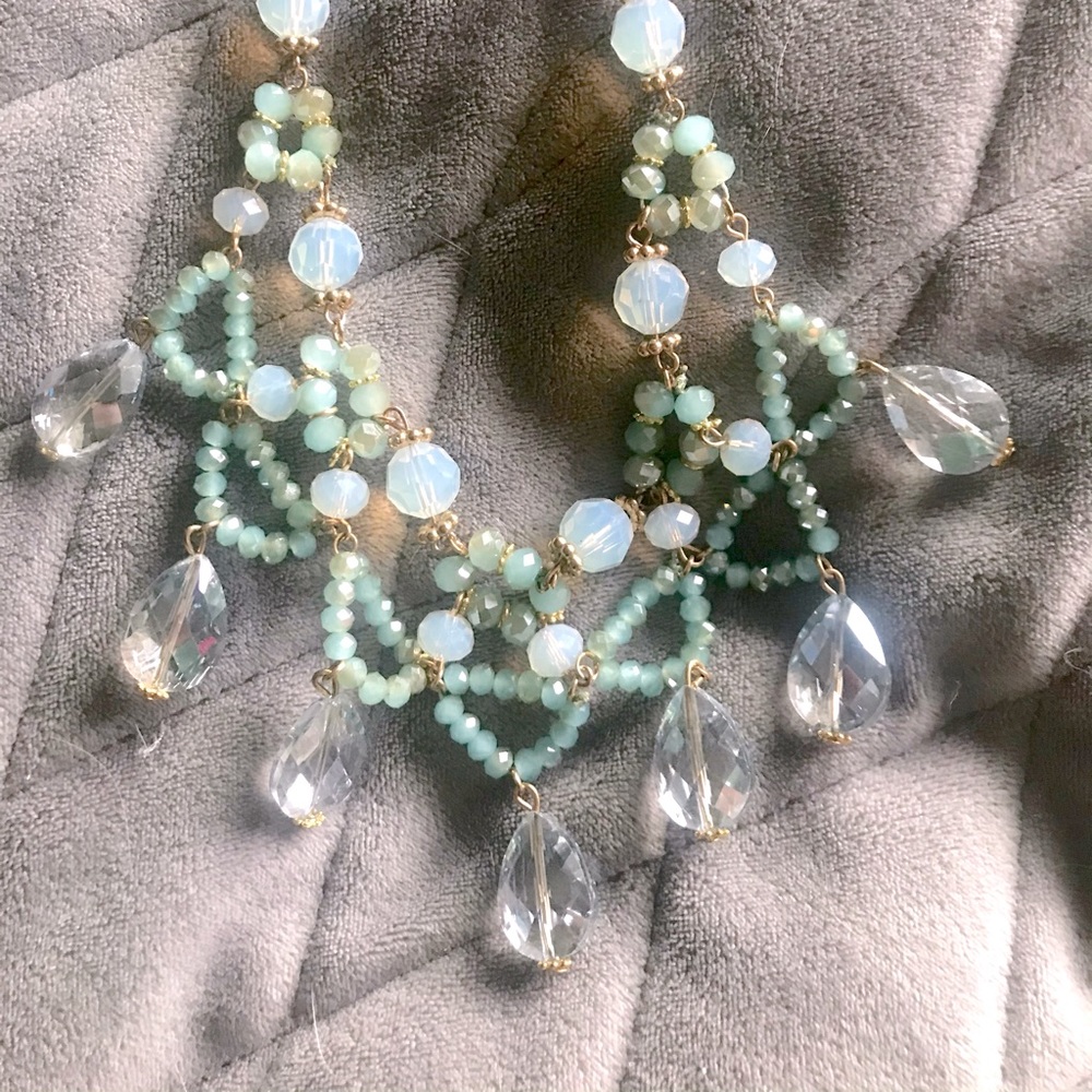 3/$20 Peridot stylish necklace with earrings (NWT)